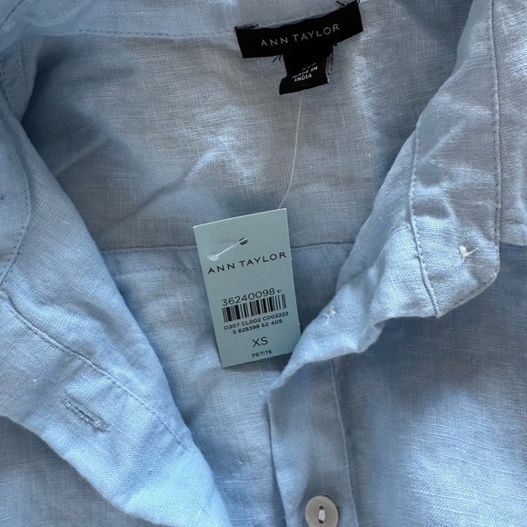 Ann Taylor cropped baby Blue linen Button Down Shirt - Picture 4 of 4